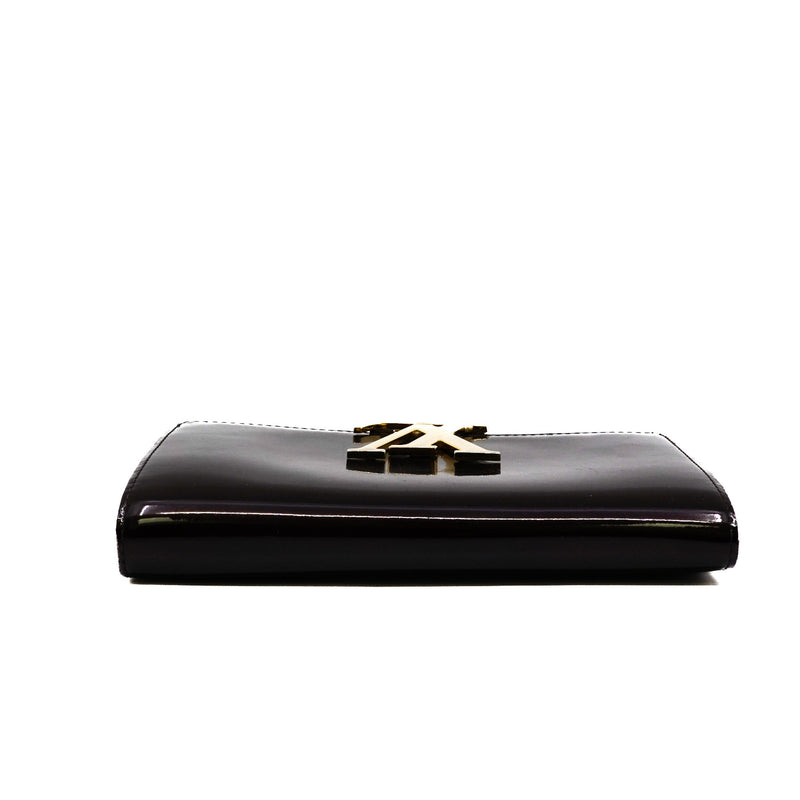 logo buckle clutch in patent berry ghw