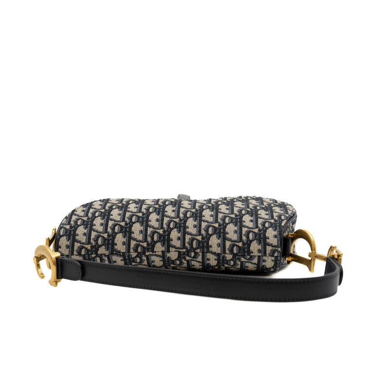 SADDLE BAG WITH STRAP
Blue Dior Oblique Jacquard rrp6700