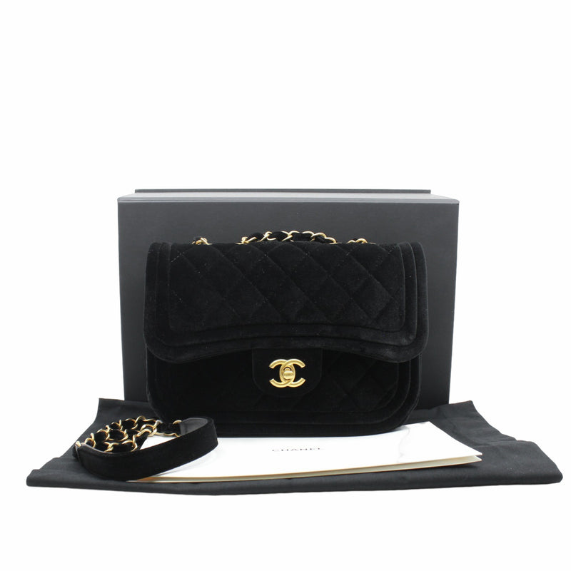 small flap bag in velvet black ghw seriL13U93E1
