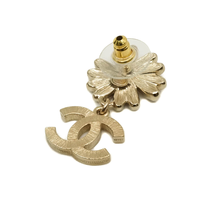 medium cc ogo crystal pandent flower pearl earring in light ghw